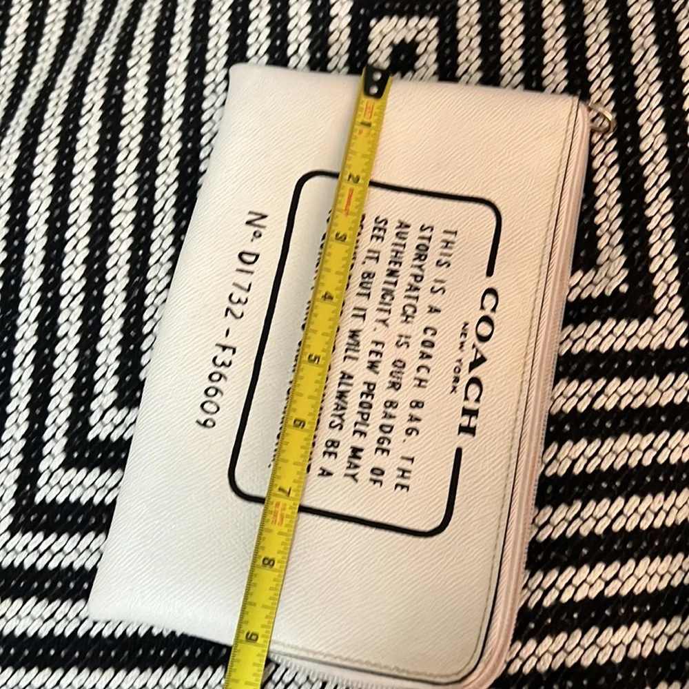 Coach cosmetics bag - Picture 6 of 6